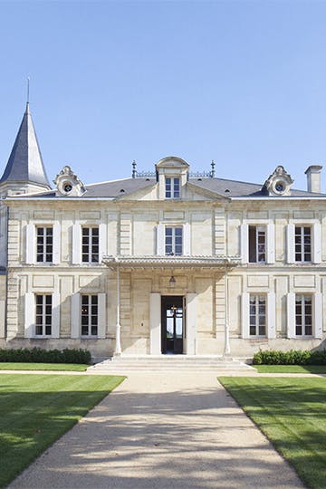 Discover the prestigious bottles of Cheval Blanc, formerly owned by the Hébrard family, at U'wine - an exceptional heritage to savour!